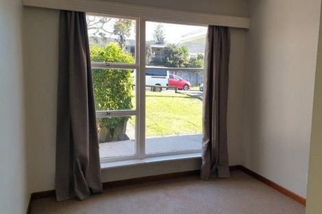 Photo of property in 54 Chippendale Crescent, Birkdale, Auckland, 0626