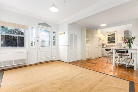 Photo of property in 13 Tinakori Road, Thorndon, Wellington, 6011