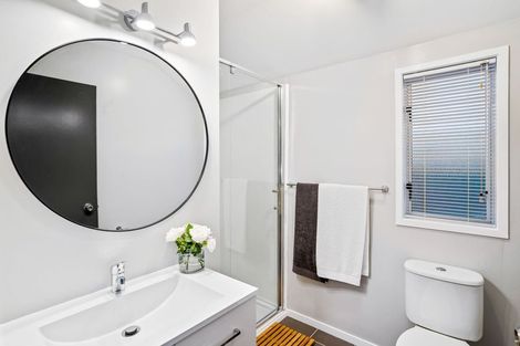 Photo of property in 9 Hepburn Road, Glendene, Auckland, 0602