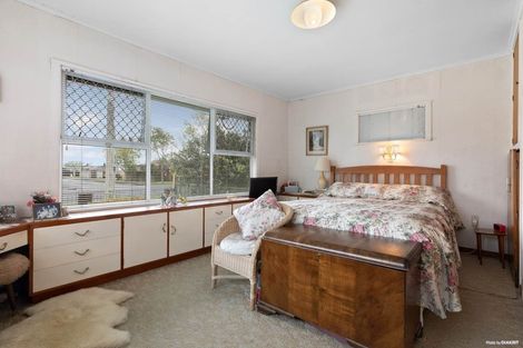 Photo of property in 12 Taikata Road, Te Atatu Peninsula, Auckland, 0610