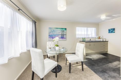 Photo of property in 1/136 Shifnal Drive, Randwick Park, Auckland, 2105