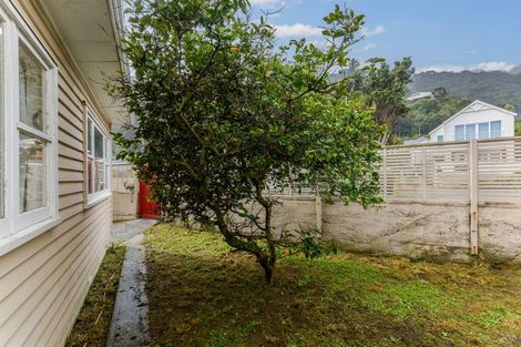 Photo of property in 82 Muritai Road, Eastbourne, Lower Hutt, 5013