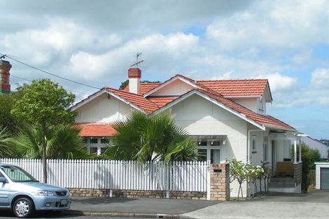 Photo of property in 129 Queen Street, Northcote Point, Auckland, 0627