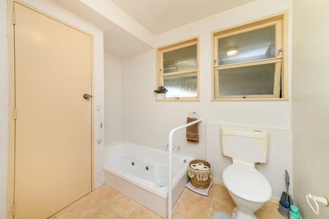 Photo of property in 7 Tabak Crescent, Takaro, Palmerston North, 4412