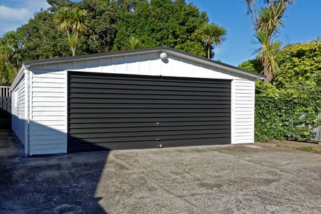Photo of property in 66 Cliff View Drive, Green Bay, Auckland, 0604