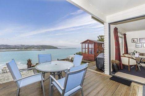 Photo of property in 3 View Road, Houghton Bay, Wellington, 6023