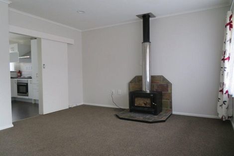Photo of property in 2/26 Riverbank Street, Ebdentown, Upper Hutt, 5018