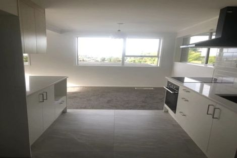 Photo of property in 2/7 Malters Place, Browns Bay, Auckland, 0630