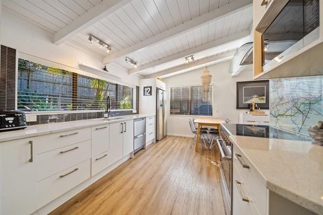 Photo of property in 2/31 Kiteroa Terrace, Rothesay Bay, Auckland, 0630