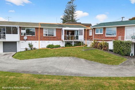 Photo of property in 2/35 Rangitoto Terrace, Milford, Auckland, 0620