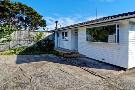 Photo of property in 66 Cliff View Drive, Green Bay, Auckland, 0604