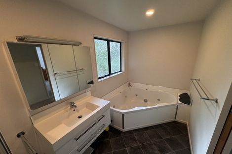 Photo of property in 21 Hartford Crescent, Totara Park, Upper Hutt, 5018