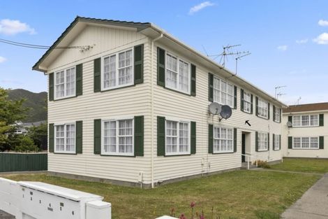 Photo of property in 1/95 Whites Line East, Waiwhetu, Lower Hutt, 5010