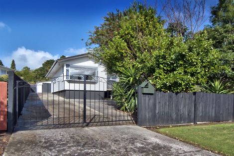 Photo of property in 66 Cliff View Drive, Green Bay, Auckland, 0604