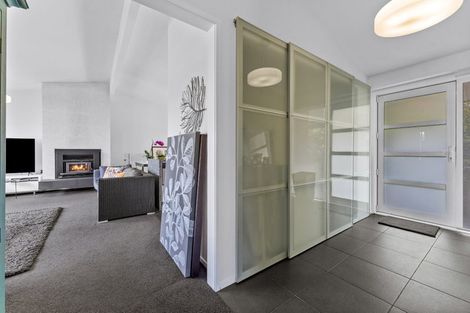 Photo of property in 1/64 Seaview Road, Castor Bay, Auckland, 0620