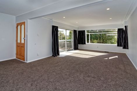 Photo of property in 66 Cliff View Drive, Green Bay, Auckland, 0604