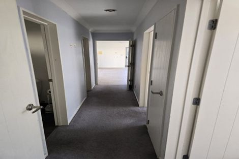 Photo of property in 10 Bushpark Place, Flat Bush, Auckland, 2016