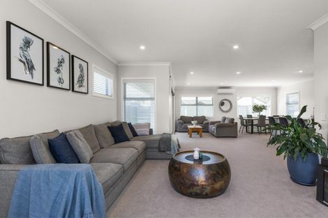 Photo of property in 22 Young Place, Taradale, Napier, 4112