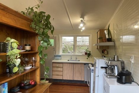 Photo of property in 42 Pokohiwi Road, Normandale, Lower Hutt, 5010