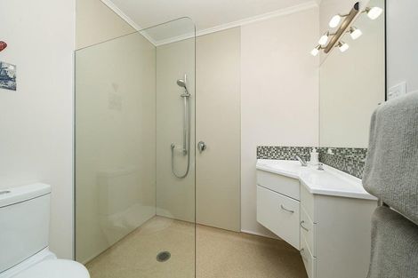 Photo of property in 14 Frances Street, Waikanae Beach, Waikanae, 5036