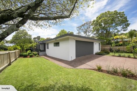 Photo of property in 9 Woodfern Crescent, Titirangi, Auckland, 0604