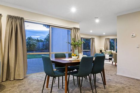 Photo of property in 2 Fiordland Place, Aotea, Porirua, 5024