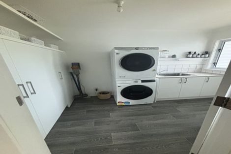 Photo of property in 14 Turakina Street, Merrilands, New Plymouth, 4312