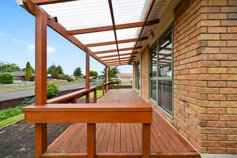 Photo of property in 2 Shannon Place, Nawton, Hamilton, 3200