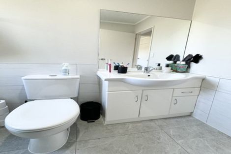 Photo of property in 1/5 John Jennings Drive, Oteha, Auckland, 0632