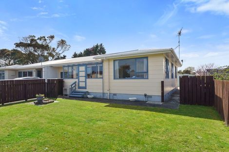 Photo of property in 8a-b Sharda Grove, Paraparaumu Beach, Paraparaumu, 5032