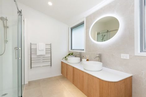 Photo of property in 2/88 Arran Road, Browns Bay, Auckland, 0630