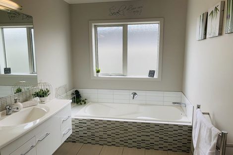 Photo of property in 8 Orotu Drive, Poraiti, Napier, 4112