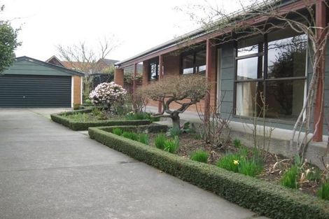 Photo of property in 15 Camberwell Place, Avonhead, Christchurch, 8042