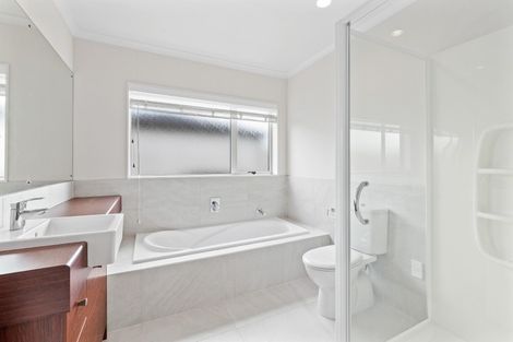 Photo of property in 5 Reno Way, Flat Bush, Auckland, 2016