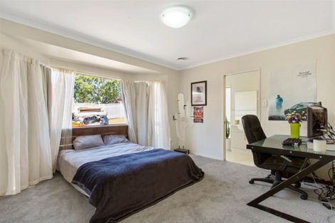 Photo of property in 30 Vanderbilt Parade, Albany, Auckland, 0632