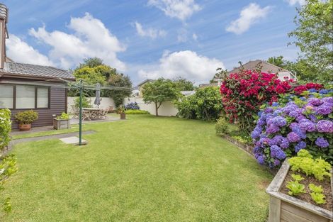 Photo of property in 12 Cumbrian Place, Conifer Grove, Takanini, 2112