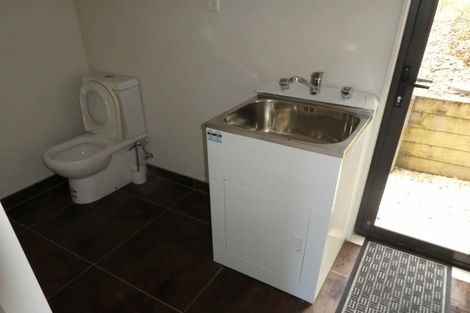 Photo of property in 5/2 Swan Hill Drive, Glen Eden, Auckland, 0602