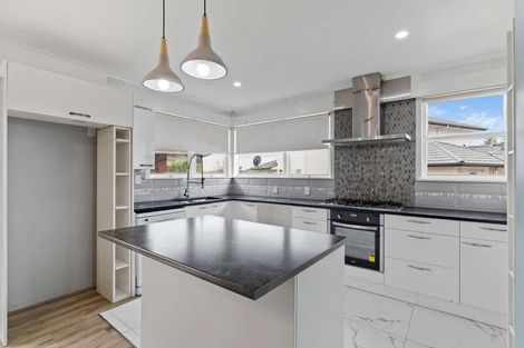 Photo of property in 57 Golf Road, New Lynn, Auckland, 0600