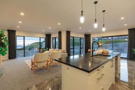 Photo of property in 46 Domett Street, Newlands, Wellington, 6037