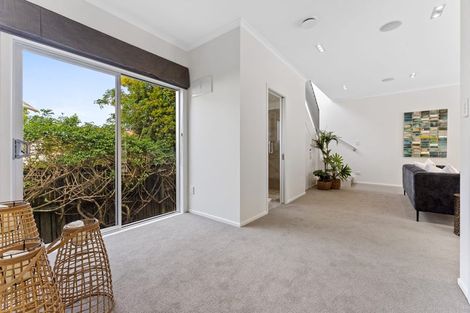 Photo of property in 16 Prestige Place, Castor Bay, Auckland, 0620
