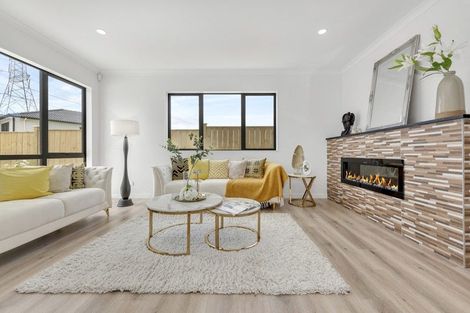 Photo of property in 2a Ballyalton Crescent, Flat Bush, Auckland, 2019