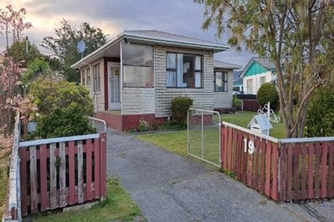Photo of property in 19 Balmoral Street, Levin, 5510