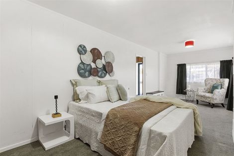 Photo of property in 1/2 Finn Place, Totara Vale, Auckland, 0629