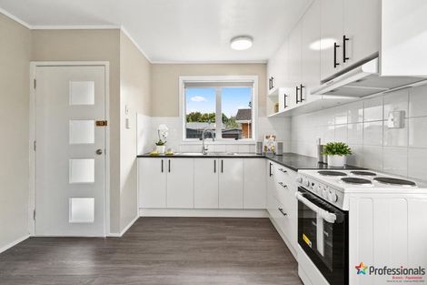 Photo of property in 34 Convair Crescent, Mangere, Auckland, 2022