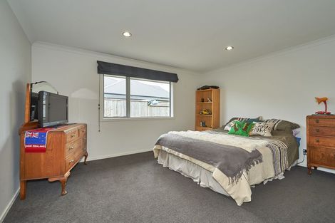 Photo of property in 40 Chestnut Close, Kelvin Grove, Palmerston North, 4414