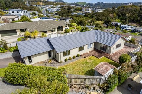 Photo of property in 92 Navigation Drive, Whitby, Porirua, 5024