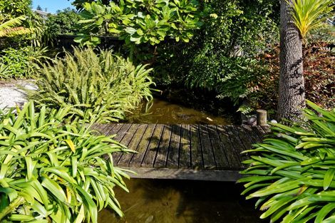 Photo of property in 66 Cliff View Drive, Green Bay, Auckland, 0604