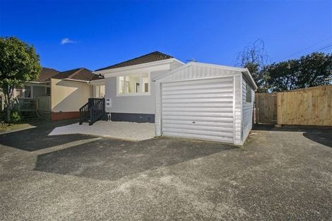Photo of property in 24 Reid Road, New Lynn, Auckland, 0600