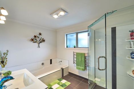 Photo of property in 40 Chestnut Close, Kelvin Grove, Palmerston North, 4414