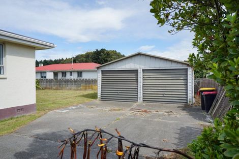 Photo of property in 17 Paisley Street, Kew, Invercargill, 9812